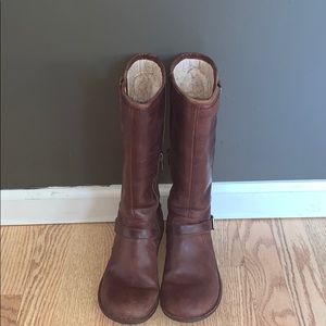 Gorgeous pair of UGG leather boots brown size 7